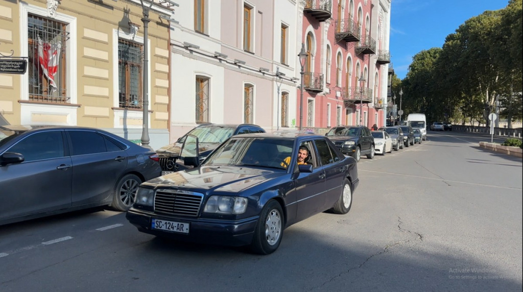 Felgi do kultowego Mercedes-Benz W124 (Sedan, S124 Kombi, C124 Coupe, A124) oraz 500E / E 500 – rozstaw 5x112, śruby M12x1.5, ET i dobór felg