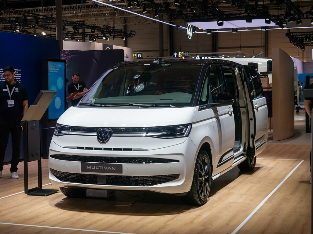 Felgi do nowego osobowego vana VW Multivan T7 (ST od 2021) – powrót do rozstawu 5x112, platforma MQB, otwór 57.1 mm, ET i dobór felg
