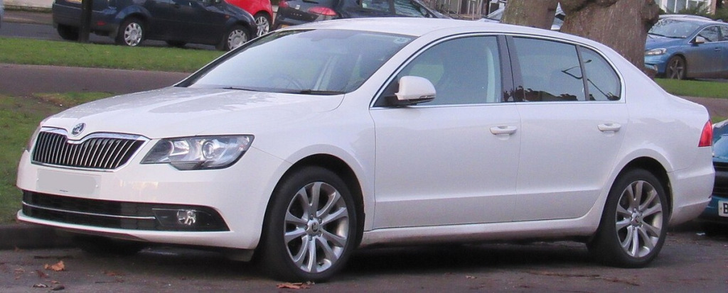 Felgi do poliftowej Škoda Superb III FL oraz hybrydy plug-in Superb iV – rozstaw 5x112, otwór 57.1 mm, nośność bateryjna i montaż kół