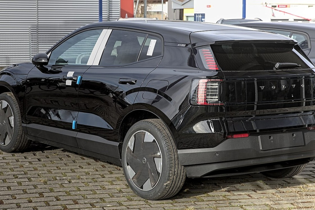Felgi do Volvo EX30 – miejski SUV EV, Single/Twin 428 KM, felgi aero 18–20" i ET