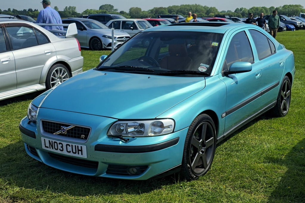 Felgi do Volvo S60 R – 300 KM AWD, 4-tłok Brembo 330 mm, felgi Pegasus 17–18" i ET