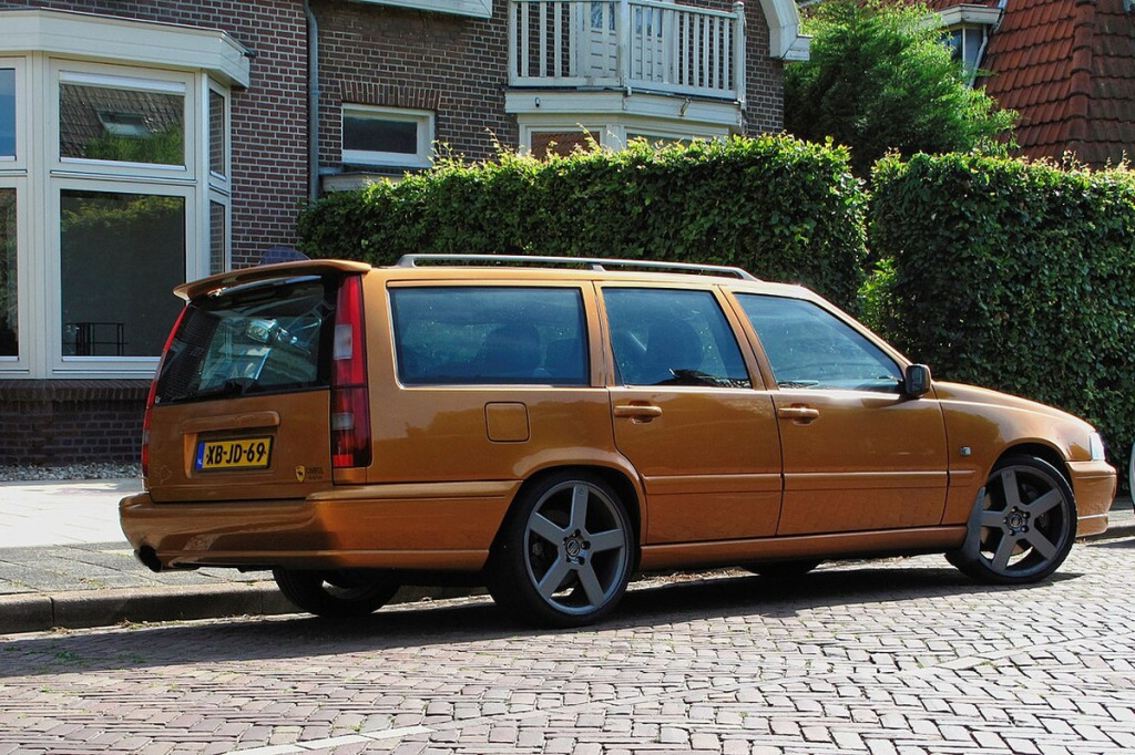 Felgi do Volvo V70 R – 300 KM AWD, Brembo 4-tłok, kultowe koła Pegasus 17–18" i ET