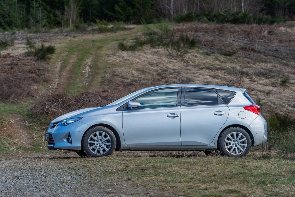 Felgi do Toyota Auris II i Touring Sports – rozstaw 5x114.3, otwór 60.1 mm, Hybrid i ET