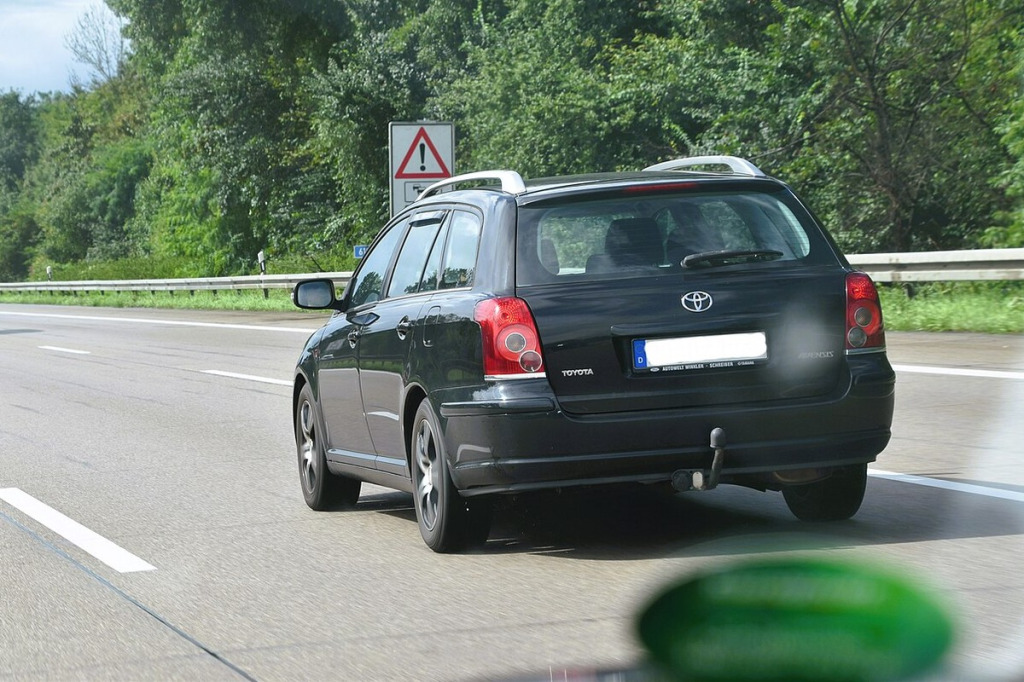 Felgi do Toyota Avensis II (T25) – pułapka rozstawów: 5x100 (1.6/1.8) vs 5x114.3 (2.0/2.2)