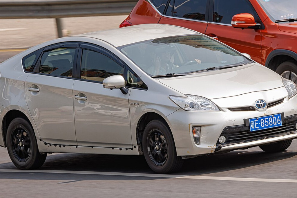 Felgi do Toyota Prius III oraz Plug-in – rozstaw 5x100, otwór 54.1 mm, ET i koła 15–17"