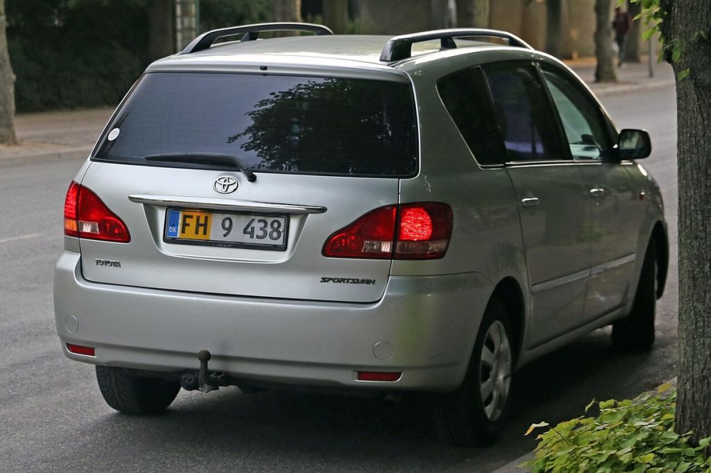 Felgi do Toyota Avensis Verso – przestronny van, rozstaw 5x114.3, otwór 60.1 mm i ET