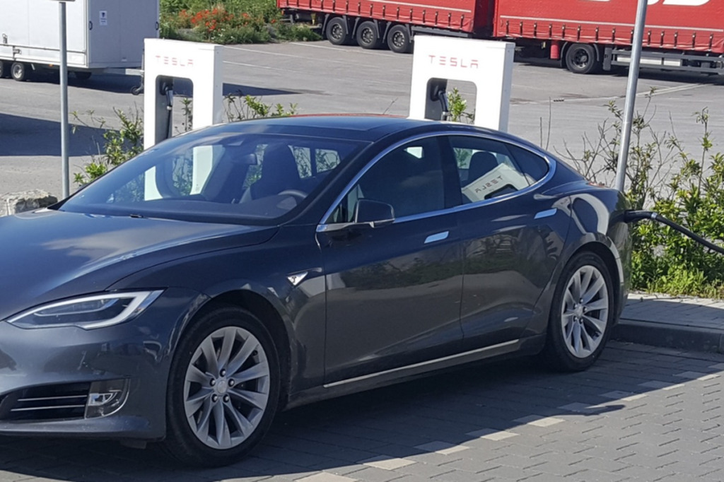 Felgi do Tesla Model S (2016–2020) – Slipstream 19 i Sonic Carbon 21