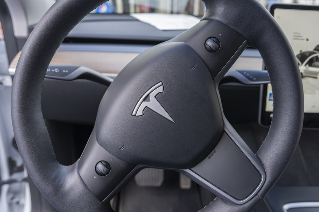 Moment dokręcania kół w Tesla (175 Nm) – nakrętki M14x1.5 i procedura