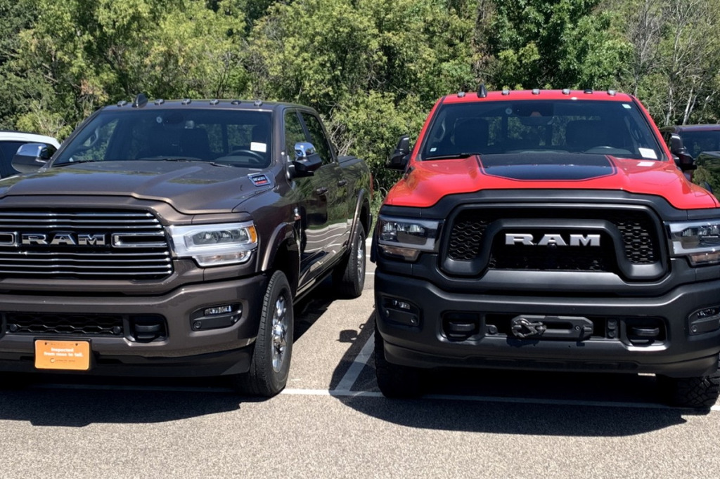 Felgi do RAM 2500 Power Wagon – koła 17" i fabryczne opony 33–35"