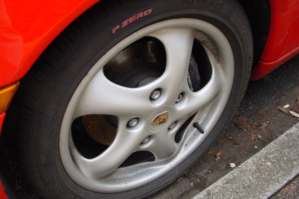 Rozstawy kół Porsche – tradycyjne 5x130 vs 5x112 w modelu Macan