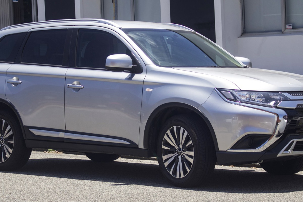 Felgi do Mitsubishi Outlander IV (GN) – nowa platforma CMF-CD, piasta 66.1 mm i koła 20"
