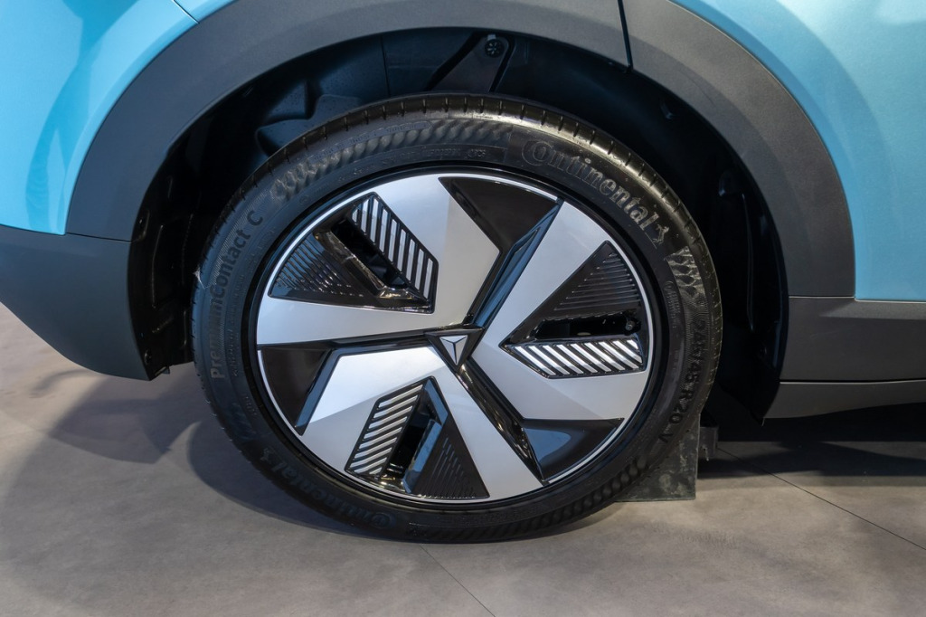 Aerodynamiczne felgi i nakładki Aero w elektrycznych modelach MG – opory i zasięg