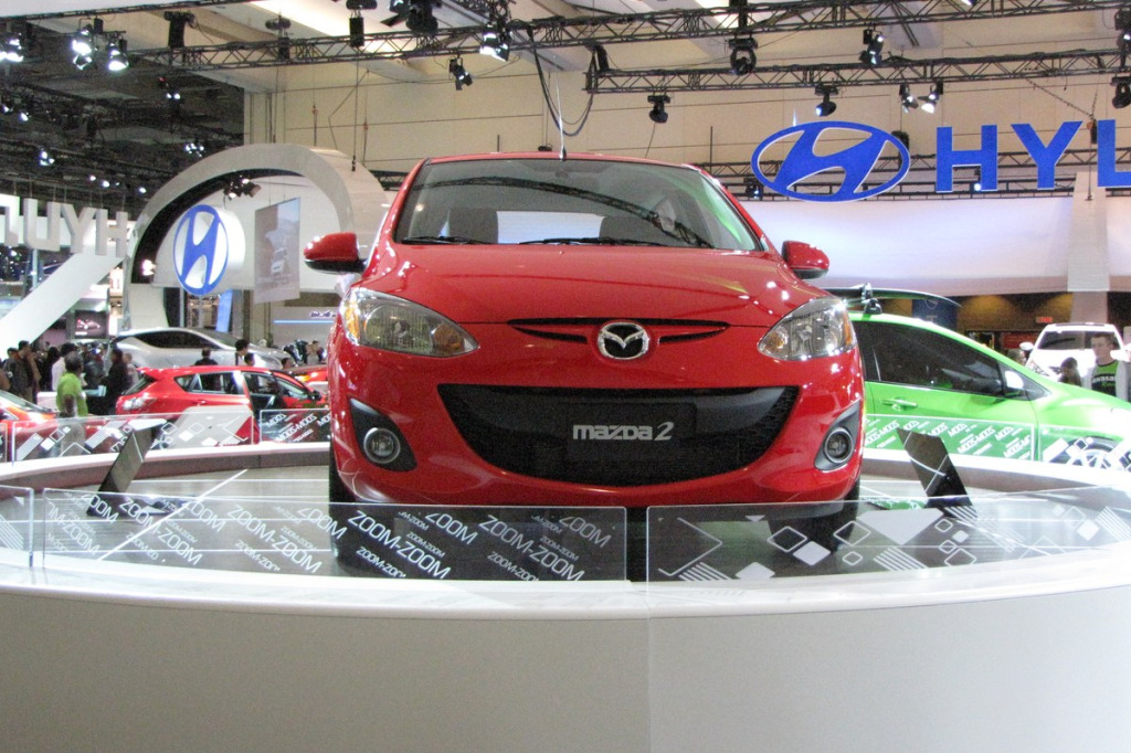 Felgi do Mazda 2 II & I (DE / DY) – ewolucja platform: 4x100 CB 54.1 mm vs 4x108 CB 63.4 mm