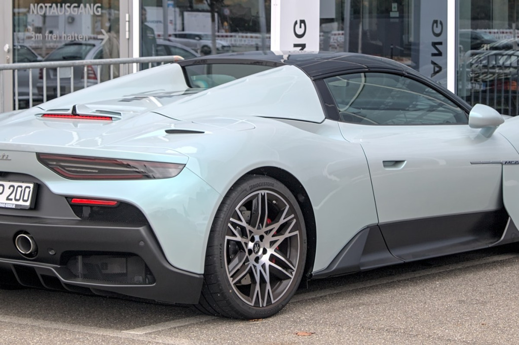 Felgi do Maserati MC20 Cielo (Spyder) – elektrochromatyczny dach szklany, kute monoblocki i aerodynamika