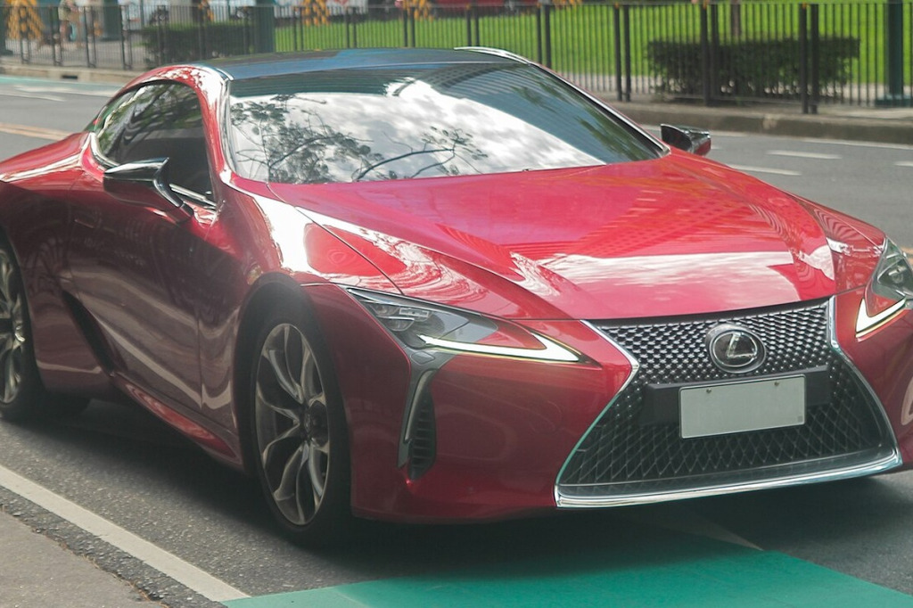 Felgi do Lexus LC 500 & LC 500h (od 2017) – kute felgi 21", zaciski 6-tłokowe i V8