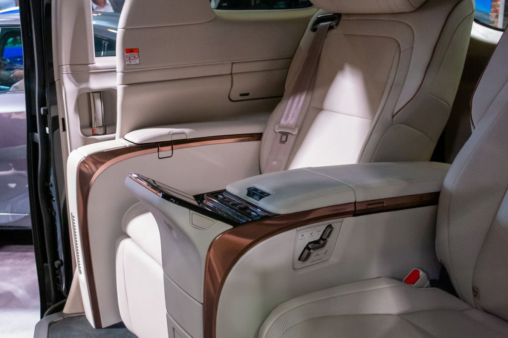 Felgi do Lexus LM (od 2019) – luksusowy VIP MPV, nośność 900 kg i śruby M14