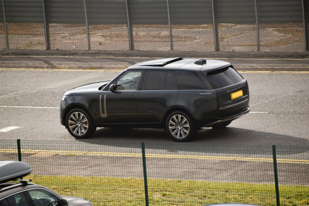 Felgi do Range Rover V (od 2022, L460) – śruby M14x1.5, moment 150 Nm i koła 22–23"