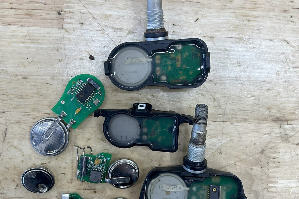 Czujniki TPMS Land Rover – bezpośredni system radiowy 433 MHz i automatyczna adaptacja