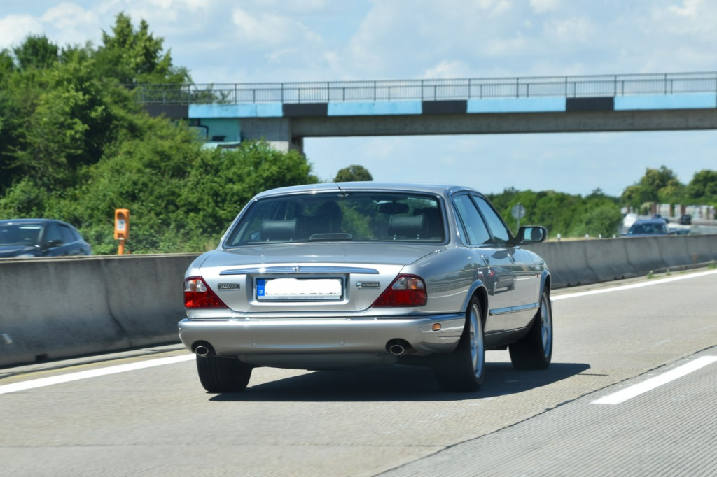 Felgi do Jaguar XJ X308 (1997–2003) – silniki V8 i XJR, klasyczny rozstaw 5x120.65 CB 73.9 mm, szpilki 1/2"-20