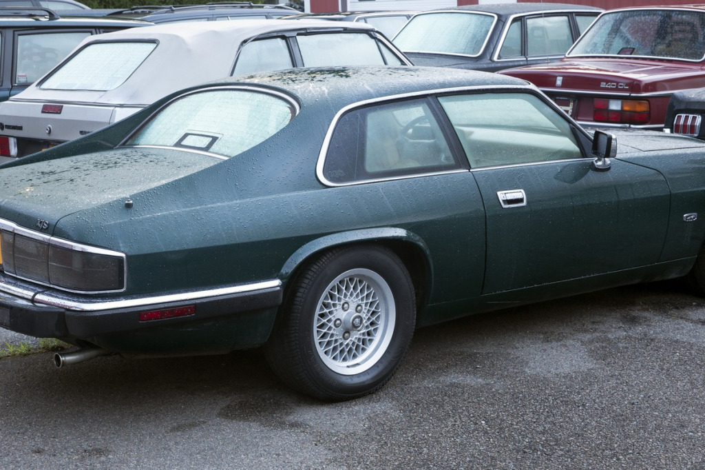 Felgi do Jaguar XJ-S (1975–1996) – luksusowe GT z silnikami V12 i R6, rozstaw 5x120.65 CB 73.9 mm, koła 15–16"
