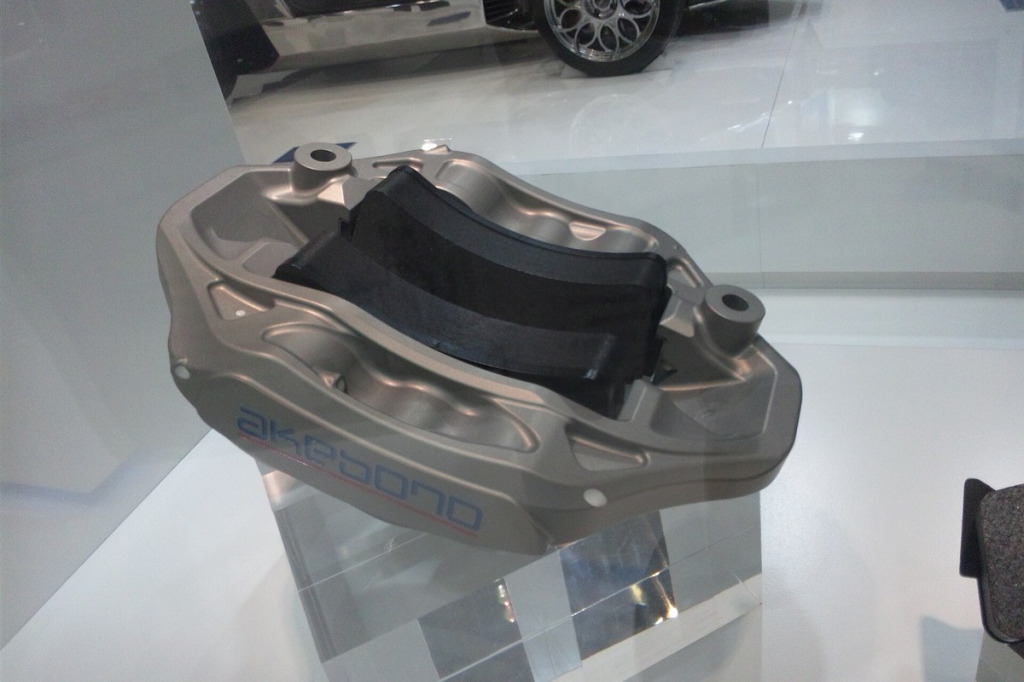 Dobór felg pod zaciski Akebono Sport i Brembo w Infiniti: profil ramion X-Factor