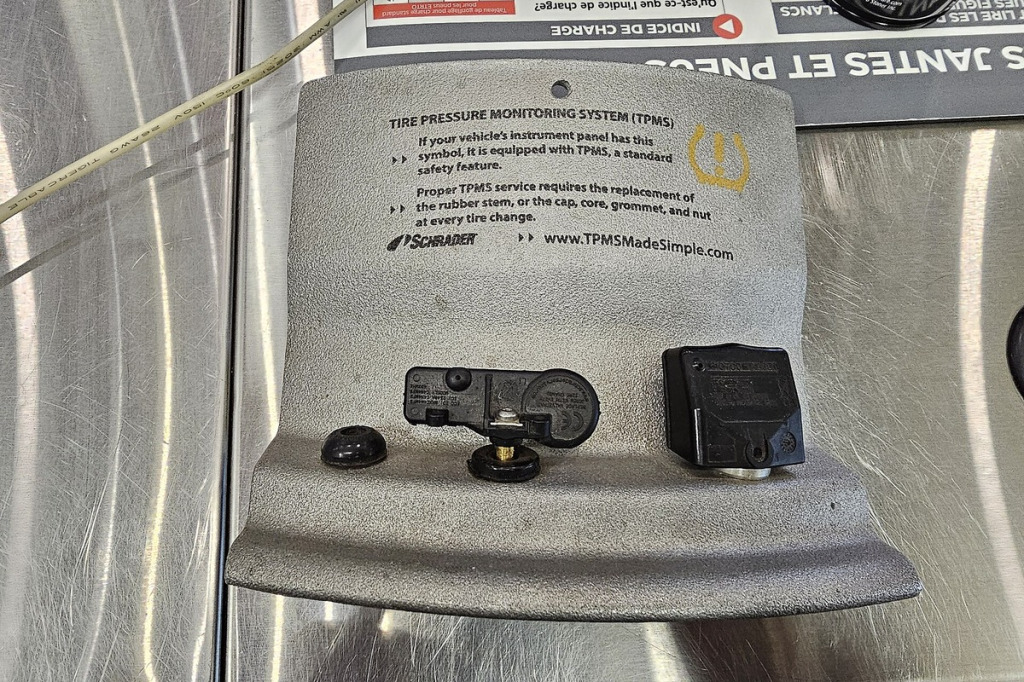Czujniki ciśnienia TPMS w Isuzu D-Max: procedury przyuczania i jazda w piasku
