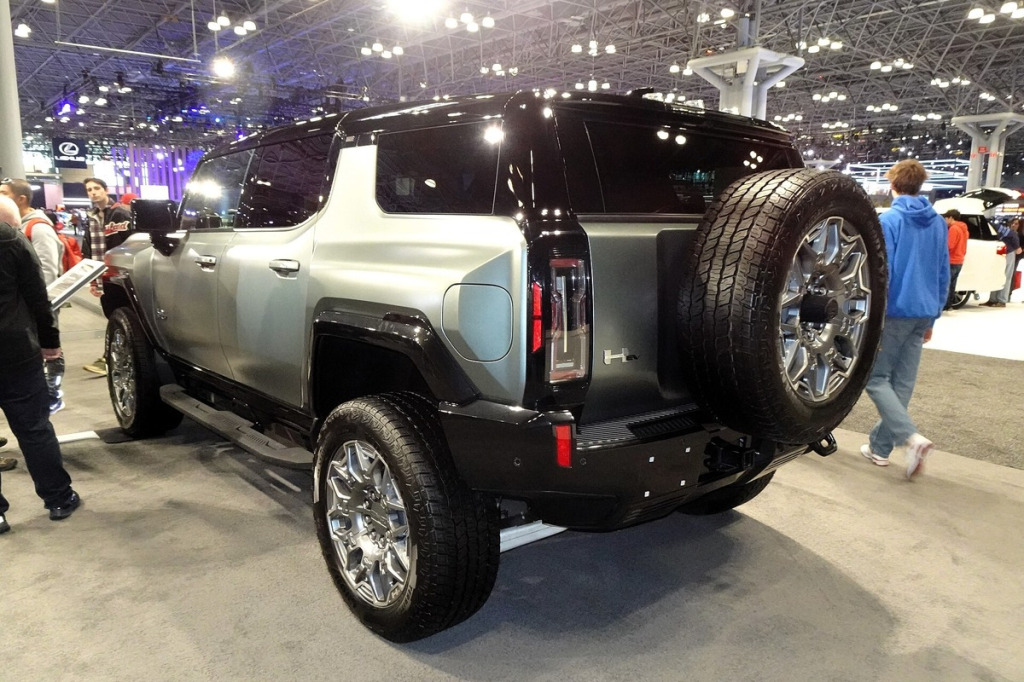 Rozstaw 8x180 w GMC Hummer EV – architektura piast pod masę pojazdu ponad 4 ton