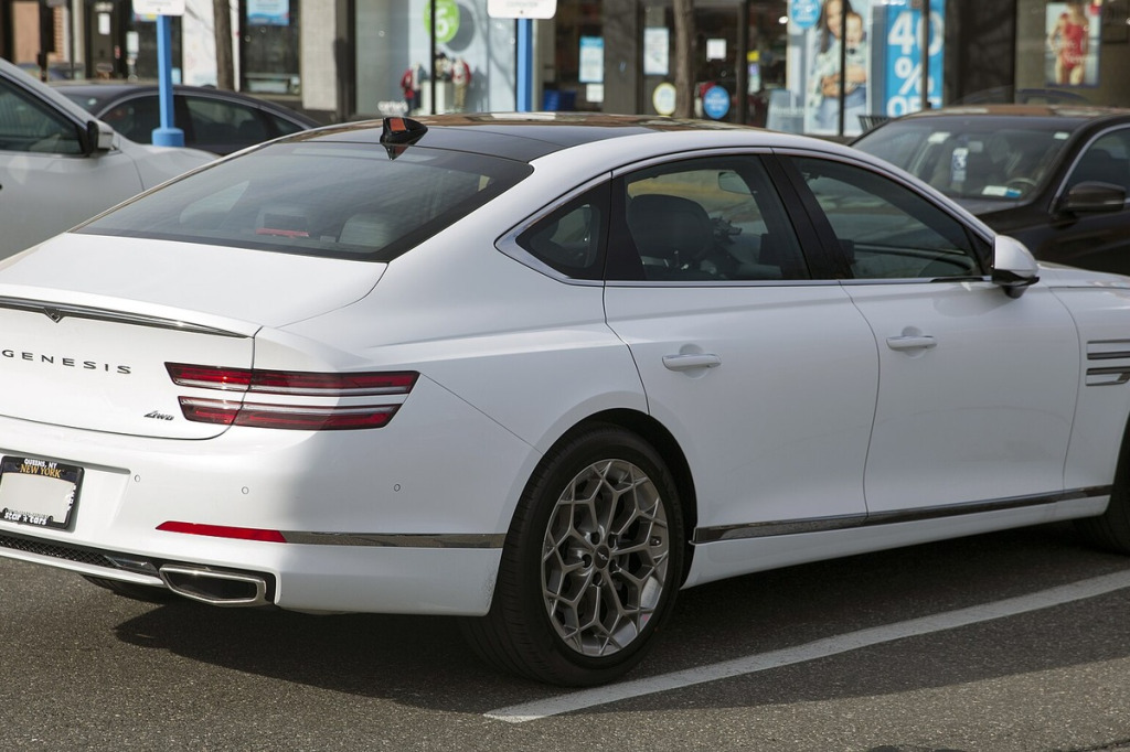Układ Staggered w Genesis a napęd HTRAC AWD – rygor obwodu toczenia poniżej 1.0%