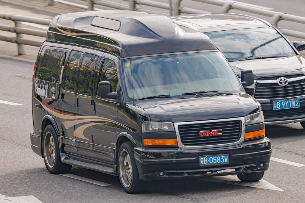 Felgi do GMC Savana: 1500 (6x139.7) a 2500/3500 (8x165.1 CB 116.7 mm) – nośność vana