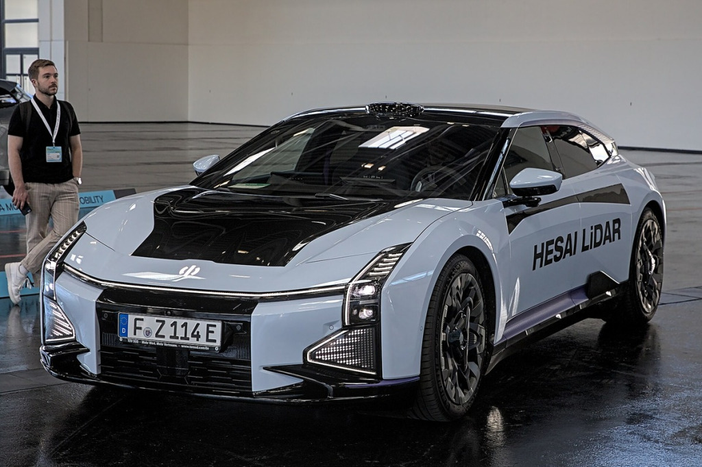 Felgi do HiPhi Z od 2022 – cyfrowy supersamochód GT 672 KM, koła 22 cale, 820 Nm