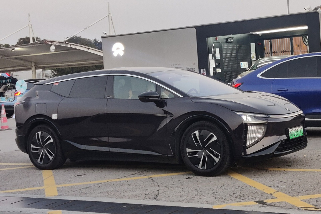 Mocowanie kół w HiPhi: śruby M14x1.5, gniazdo stożkowe 60° i moment dokręcania 150 Nm