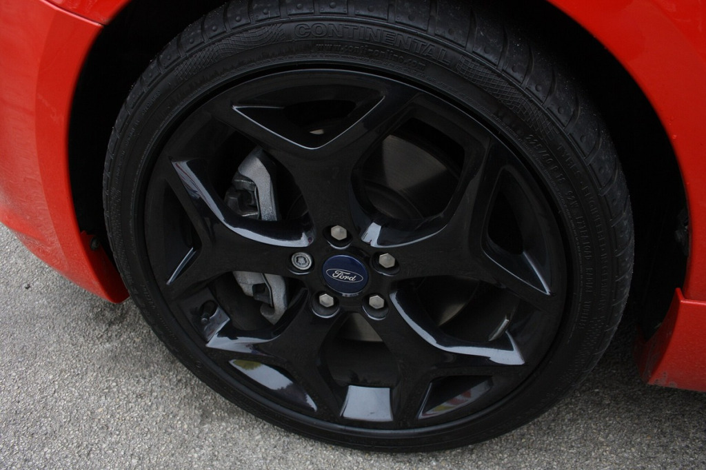 Otwór centrujący CB w modelach Ford: 63.4 mm a 70.5 mm – pierścienie i bicia koła