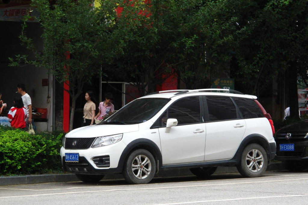 Felgi do Forthing Jingyi S50 – ekonomiczny sedan, rozstaw 5x114.3 i koła 15'–16'