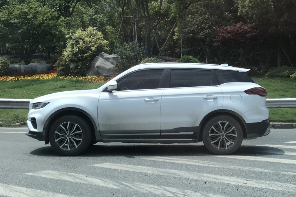 Felgi do Geely Atlas Pro – miękka hybryda 48V, rozstaw 5x114.3, koła 17"–18"
