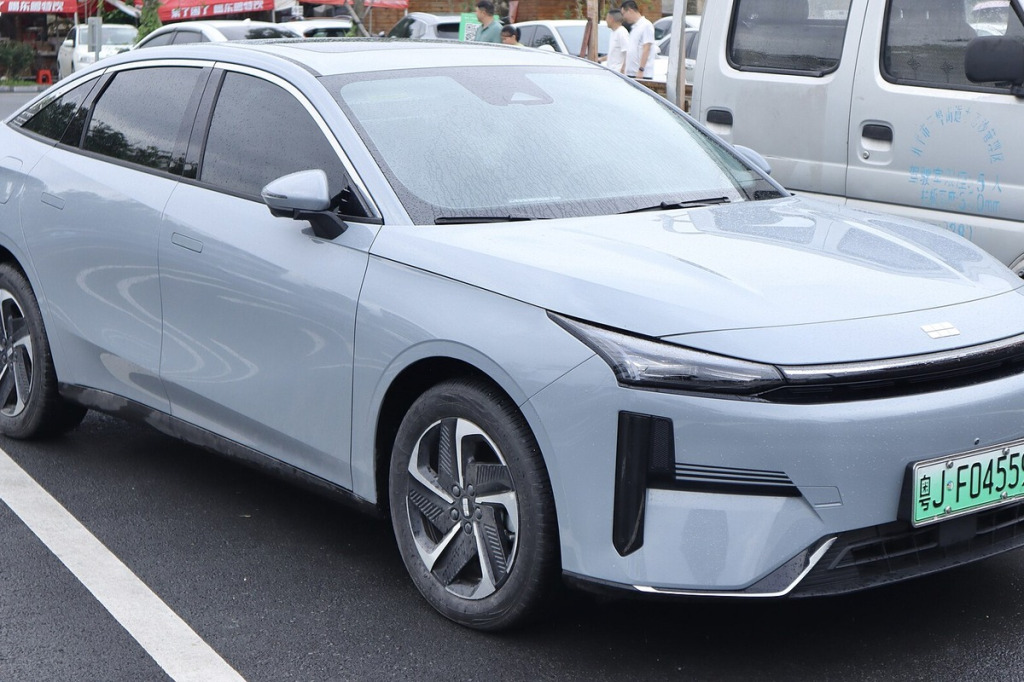 Felgi do Geely Galaxy L6 – hybrydowy sedan CMA, rozstaw 5x108, koła 17"–18"