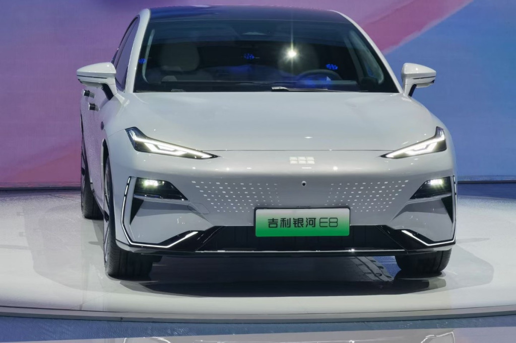 Felgi do Geely Galaxy E8 – platforma SEA, rozstaw 5x108, aerodynamika i koła 19"–20"