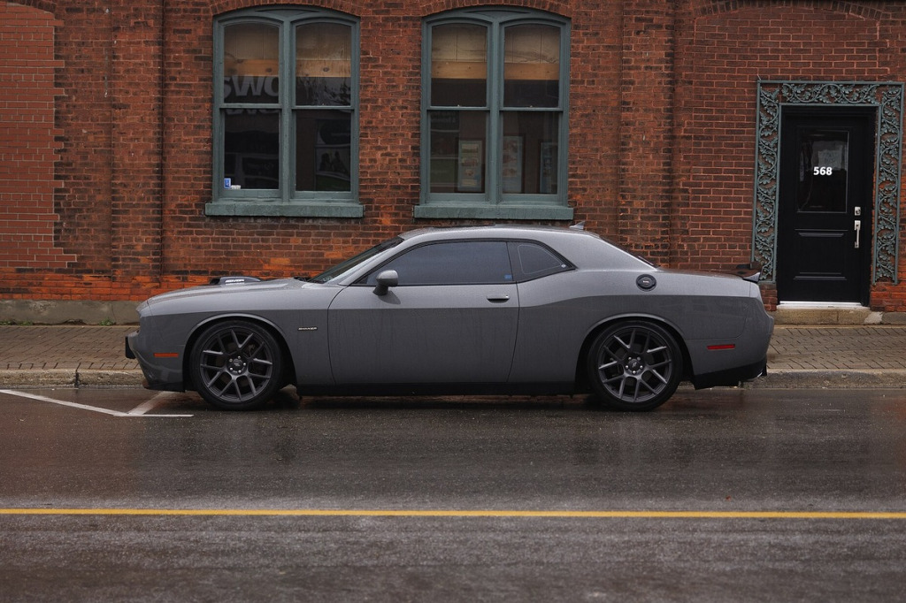 Felgi do Dodge Challenger SXT i R/T – rozstaw 5x115, koła 18" i 20", odsadzenie ET 18–24