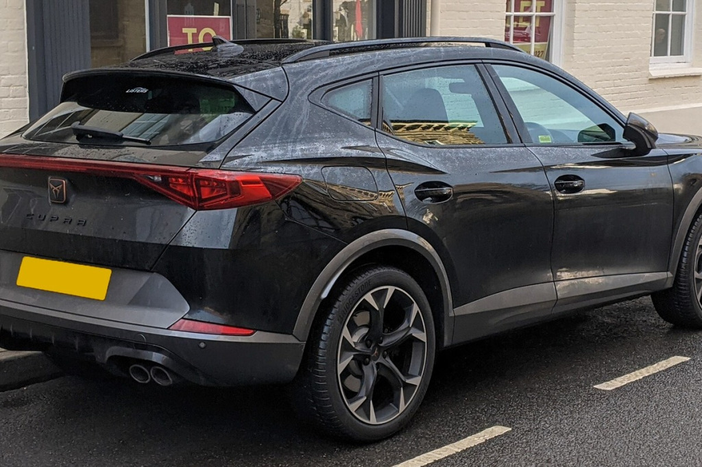 Śruby do felg Cupra: gniazdo kuliste R13 OEM VAG a stożek 60° w felgach aftermarket