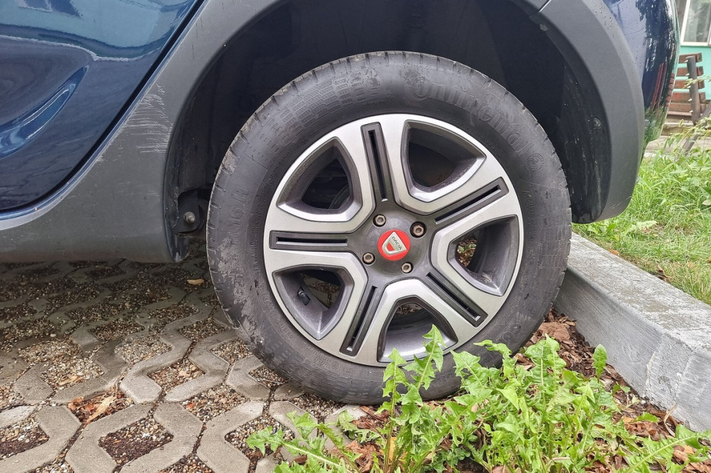 Felgi strukturalne Flexwheel a felgi aluminiowe w Dacia: porównanie masy i trwałości