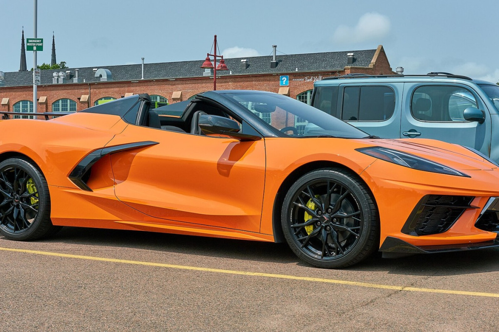 Felgi do Corvette C8 Stingray i Z06: centralny silnik, układ staggered 19/20 i 20/21
