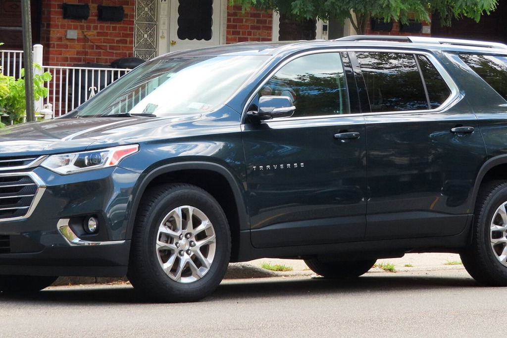 Felgi do Chevrolet Traverse: 3-rzędowy SUV, rozstaw 6x120, otwór CB 66.9 mm, koła 18-20