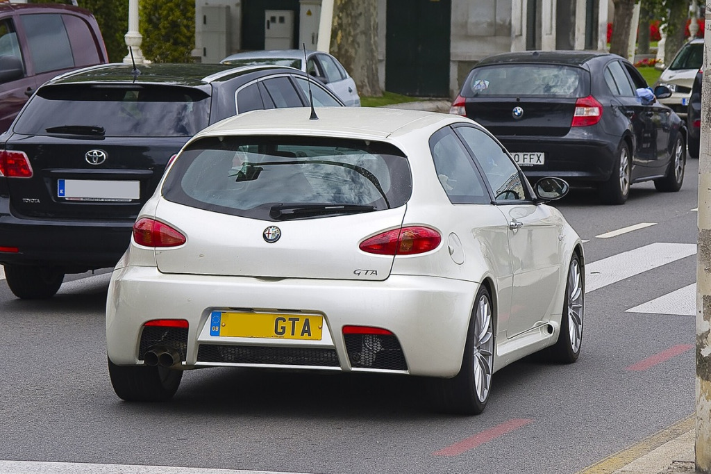 Felgi Alfa Romeo 156 i 147 GTA: rozstaw 5x98, CB 58.1 mm, zaciski Brembo 305 i 330 mm