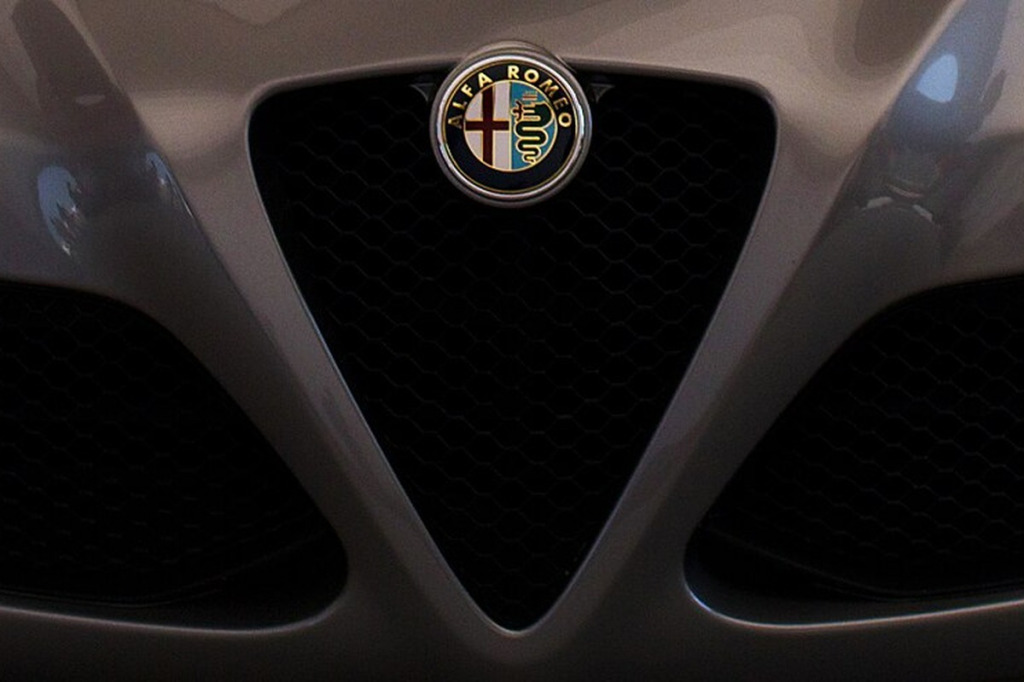 Felgi Alfa Romeo 4C: monokok z włókna węglowego, rozstaw 5x98, staggered 17/18 i 18/19 cali