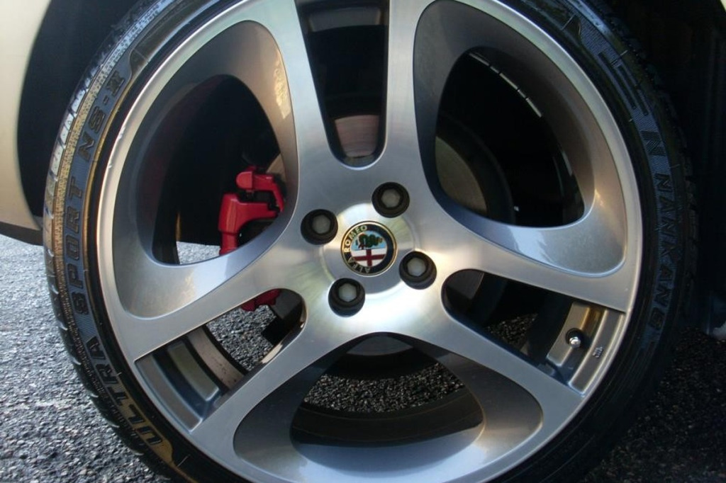 Otwór centrujący CB w Alfa Romeo: CB 58.1 mm a CB 65.1 mm, pierścienie centrujące i bicie osiowe