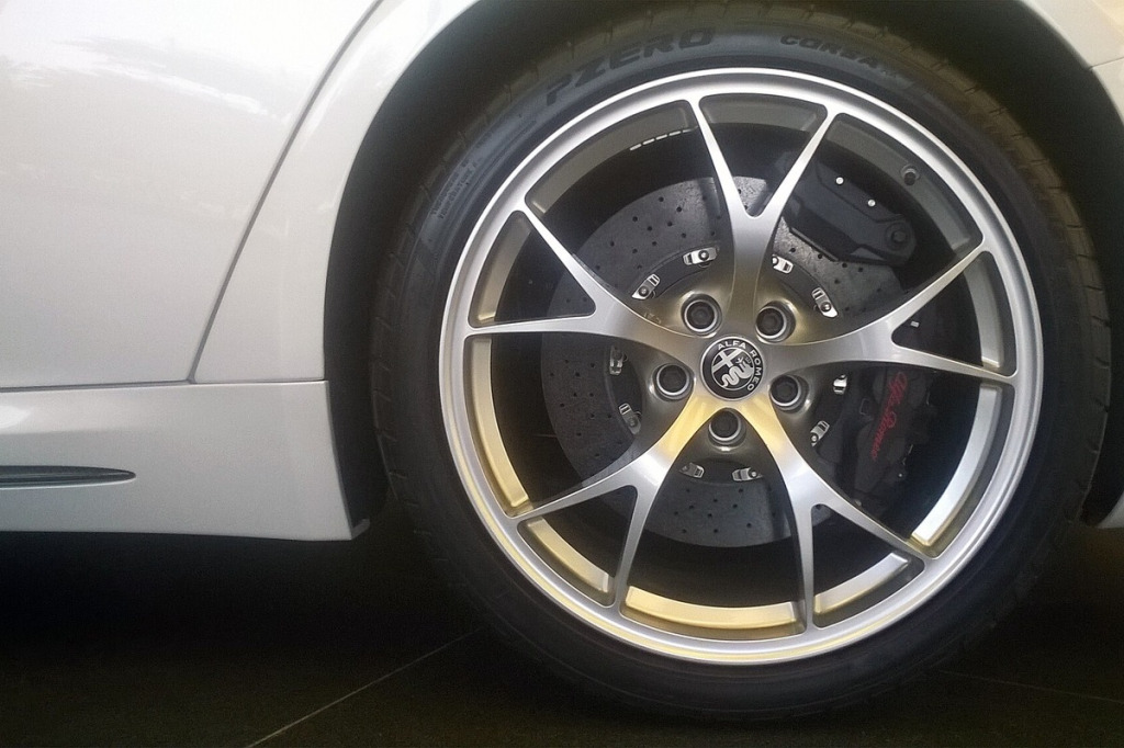Kute felgi Monoblock 6061-T6 wzór Teledial / 5-Hole: redukcja masy nieresorowanej i motorsport