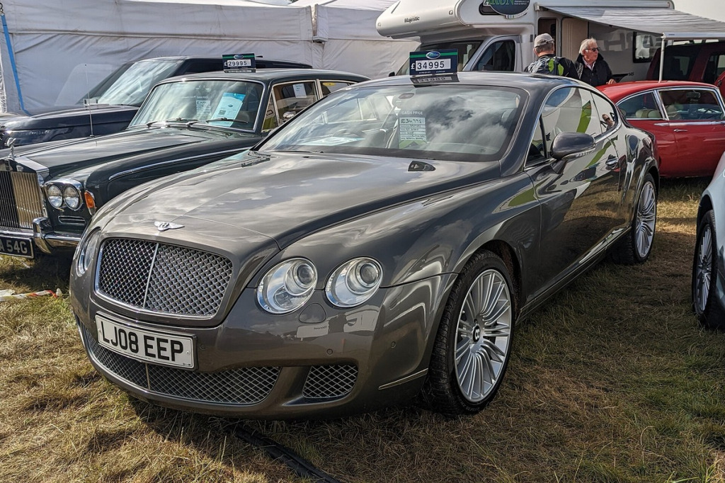 Zaciski 10-tłoczkowe Akebono i tarcze ceramiczne 440 mm w Bentley a profil szprych X-Factor