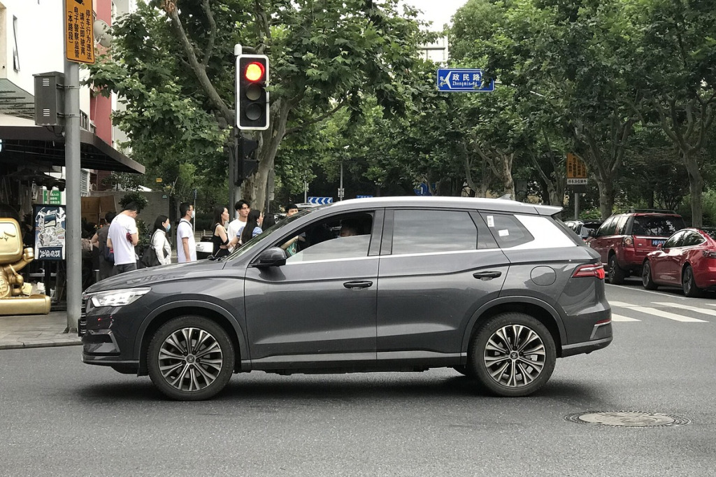 Momenty dokręcania kół BYD: nakrętki M12x1.5 (120 Nm) a M14x1.5 (140 Nm) w platformach EV